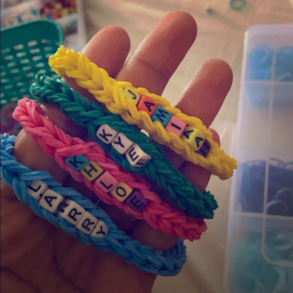 Custom made rubberband bracelet.❤️🧡💛💚💙💜🤍